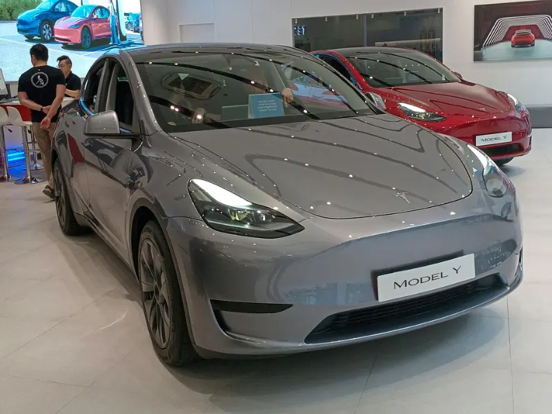 特斯拉Model Y标准版：入门级电动SUV的亲民选择与实用考量