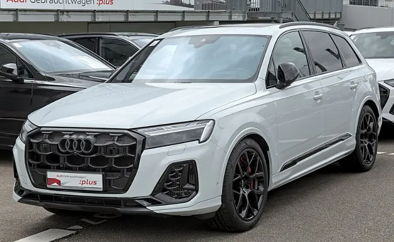 奥迪Q7加长版2025款深度指南：中国专属空间王者，60万起售值不值得入手？ 第3张