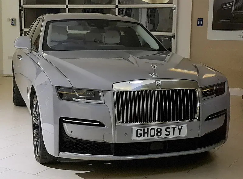 劳斯莱斯古思特（Rolls-Royce Ghost）全深度解析：以约驭博的工业巅峰，揭秘“移动行宫”的艺术与技术 第3张