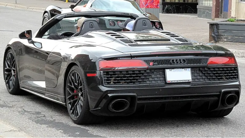 V10 的绝唱与浪漫：深入解析奥迪 R8 敞篷版（Spyder）——不仅是“钢铁侠”的座驾 第3张