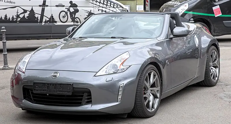 不只是“淑女”的怒吼：二手日产370Z购车全攻略，圆你一个JDM跑车梦 第1张