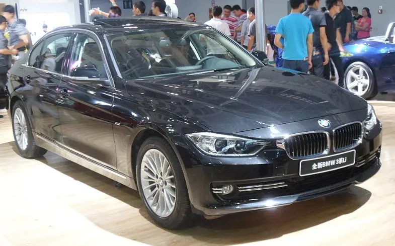 宝马3系Li深度解析：2024款加长轴距版的豪华驾趣与实用空间全攻略 第1张