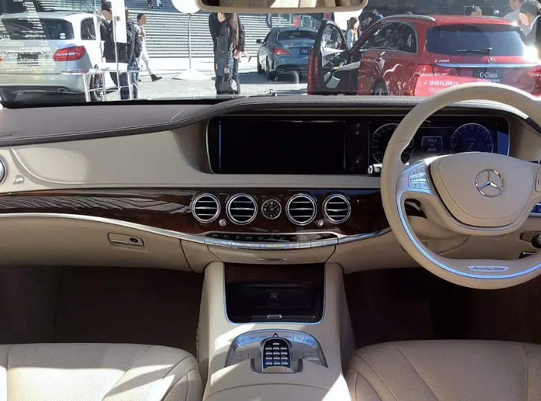 奔驰S400详解：豪华轿车的科技先锋，舒适与效率的完美融合 第2张