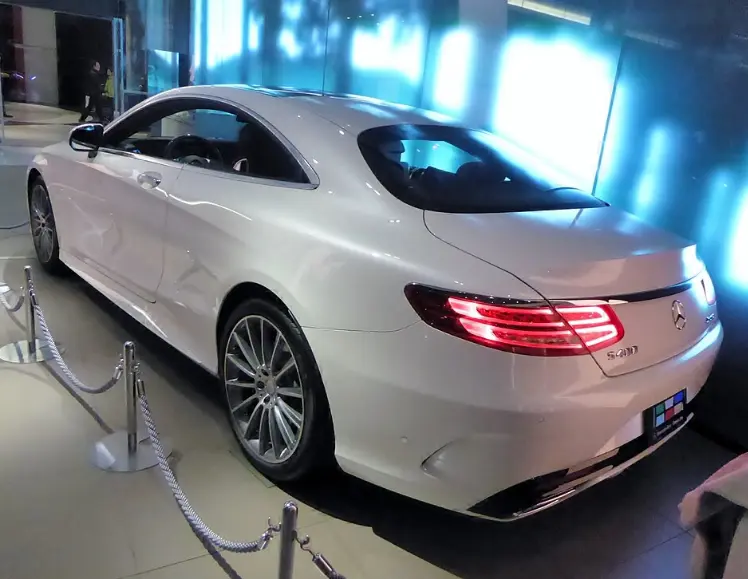 奔驰S400详解：豪华轿车的科技先锋，舒适与效率的完美融合 第3张