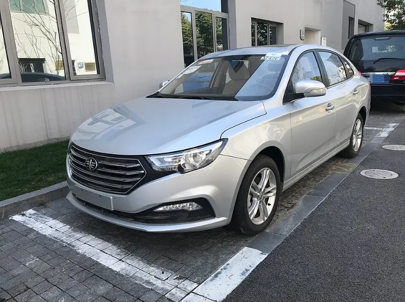 深度解析一汽奔腾B30：从“国民家轿”到“驾校神车”，这款6万级老将凭什么让人怀念？ 第1张