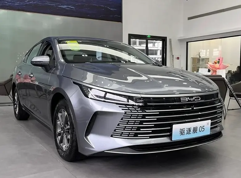 比亚迪F5的前世今生：从“遥控神车”到“驱逐舰”的降维打击，读懂比亚迪的理工男浪漫 第2张