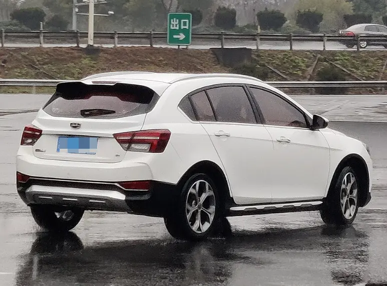 吉利S1深度解析：曾经的跨界性价比之王，2025年入手二手车还香吗？ 第2张