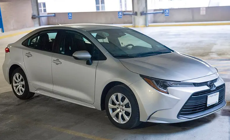 丰田花冠（Corolla）：从“国民神车”到全球销量王，详解这一车坛长青树的传奇之路 第2张