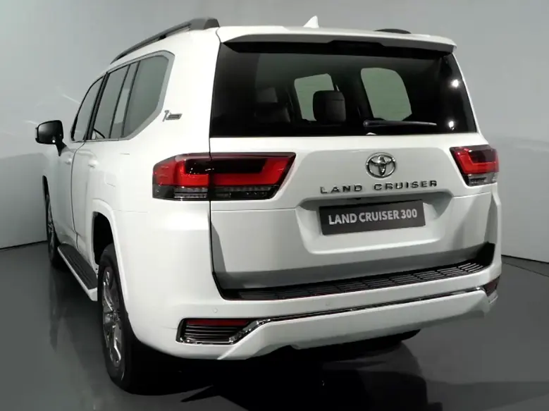 越野车界的“常青树”再进化：深度解析新款丰田兰德酷路泽LC300 第3张