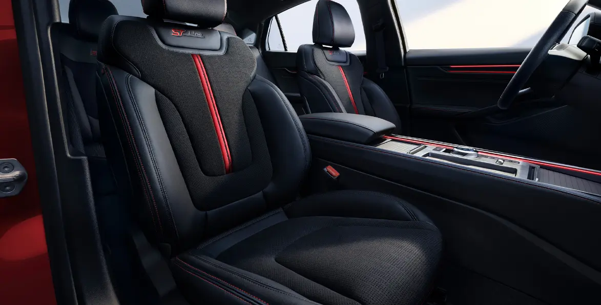 从“美式粗犷”到“未来座舱”：福特蒙迪欧内饰深度解析，1.1米大屏究竟有多香？