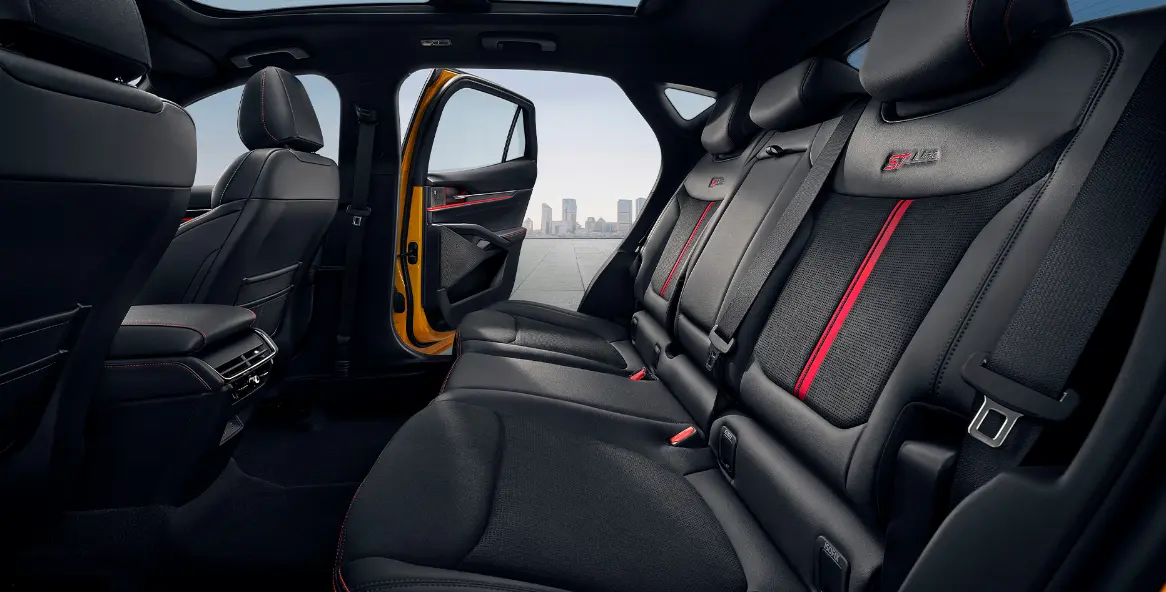 从“美式粗犷”到“未来座舱”：福特蒙迪欧内饰深度解析，1.1米大屏究竟有多香？ 第2张