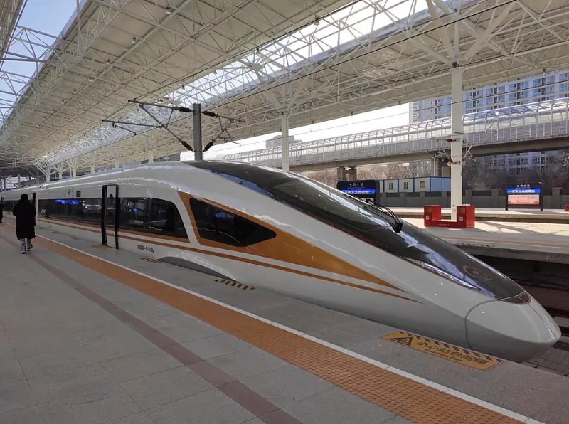 中国高铁动车时速全解析：2025年最新350km/h运营与400km/h未来展望 第2张