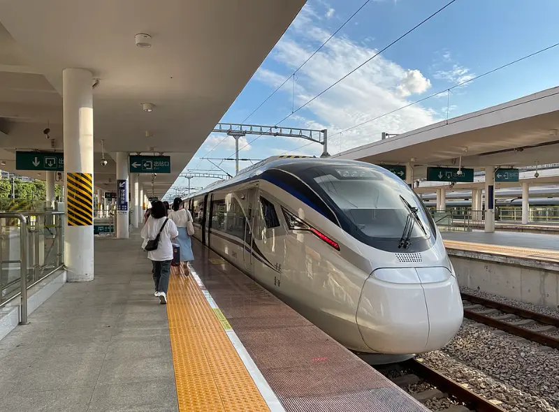 中国高铁动车时速全解析：2025年最新350km/h运营与400km/h未来展望 第3张