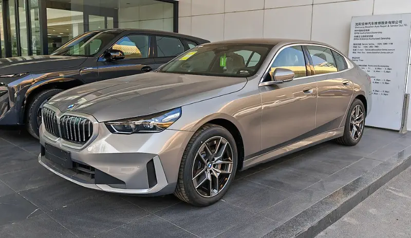 2025款宝马5系(G68)深度测评：价格跳水后的“真香”时刻还是妥协之选？ 第1张