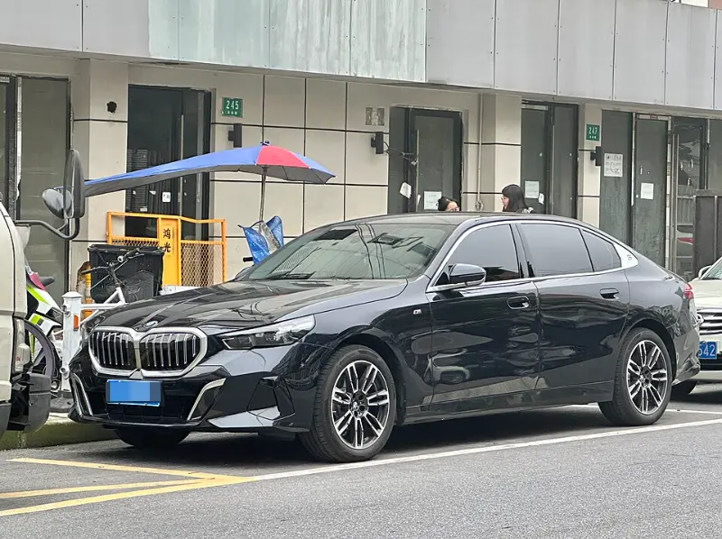 2025款宝马5系(G68)深度测评：价格跳水后的“真香”时刻还是妥协之选？ 第3张