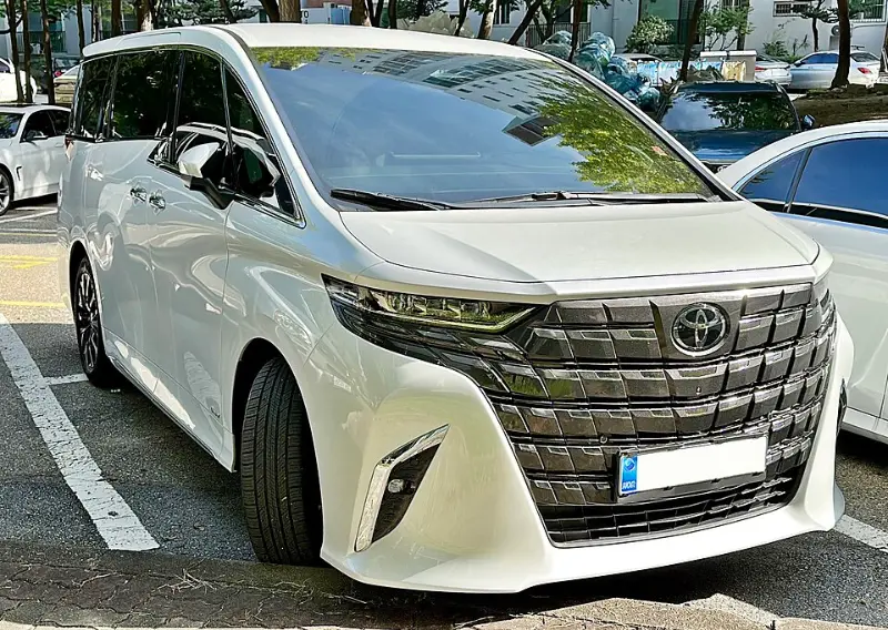 丰田埃尔法(Alphard):不仅是一辆车,更是一张行走的“顶级名片”——深度购车与体验指南 第1张 丰田埃尔法(Alphard):不仅是一辆车,更是一张行走的“顶级名片”——深度购车与体验指南 第1张