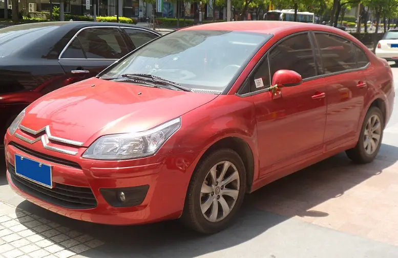 别被“板车悬挂”骗了：雪铁龙三厢世嘉参数全解析与2026年二手实战指南 第1张