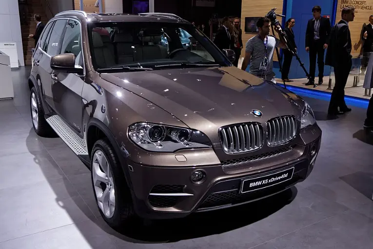 2026年市场现状：从“豪华标杆”到“万元级大玩具” 第2张