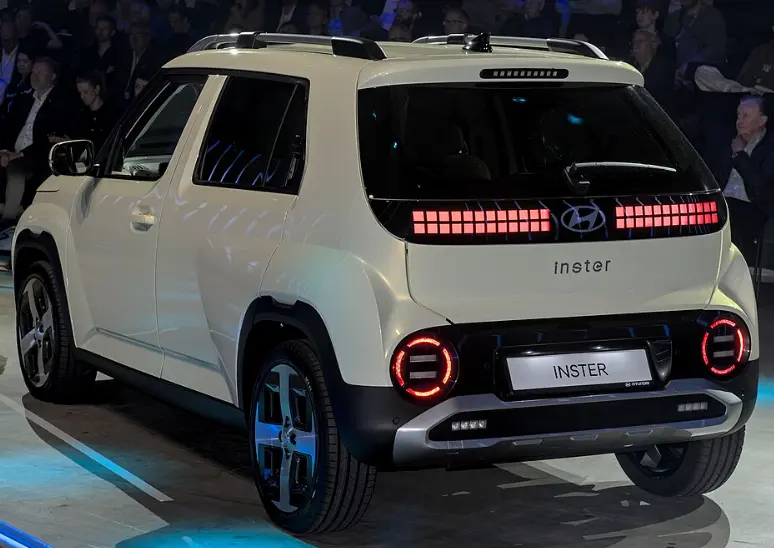 城市通勤利器?现代Inster纯电小车深度试驾:空间、续航与操控全解析 第3张 城市通勤利器?现代Inster纯电小车深度试驾:空间、续航与操控全解析 第3张