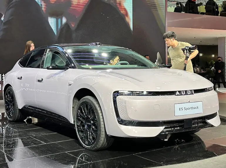 奥迪E5 Sportback vs 小米SU7：德系豪华驾控对决科技新贵的正面对决 第1张