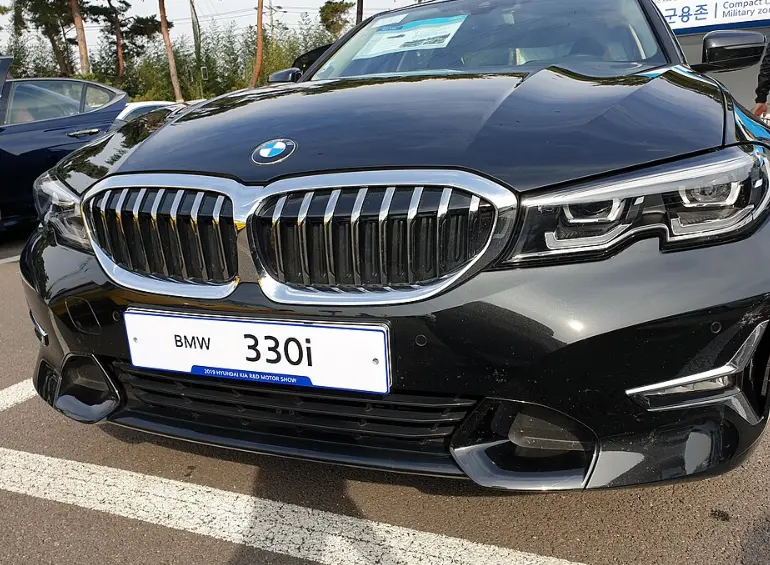 宝马330深度解析：运动标杆的坚守与市场博弈（2026年最新行情） 第3张