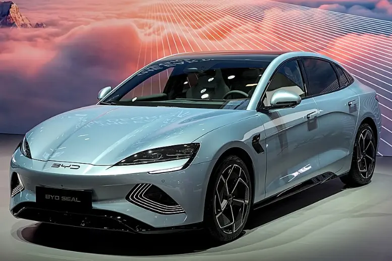 鲶鱼效应还是大象转身？深度复盘“比亚迪现象”如何重塑全球汽车工业竞争格局