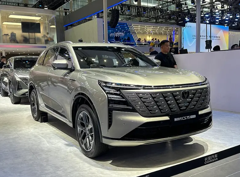 长安小汽车：一个被低估的国民品牌，正在经历最危险的转型期 第1张