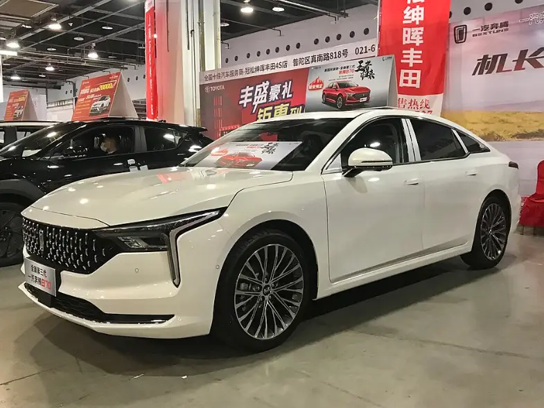 谁还在买一汽奔腾B70？在“电车包围”的2026年，这台国民家轿还值不值得看 第1张