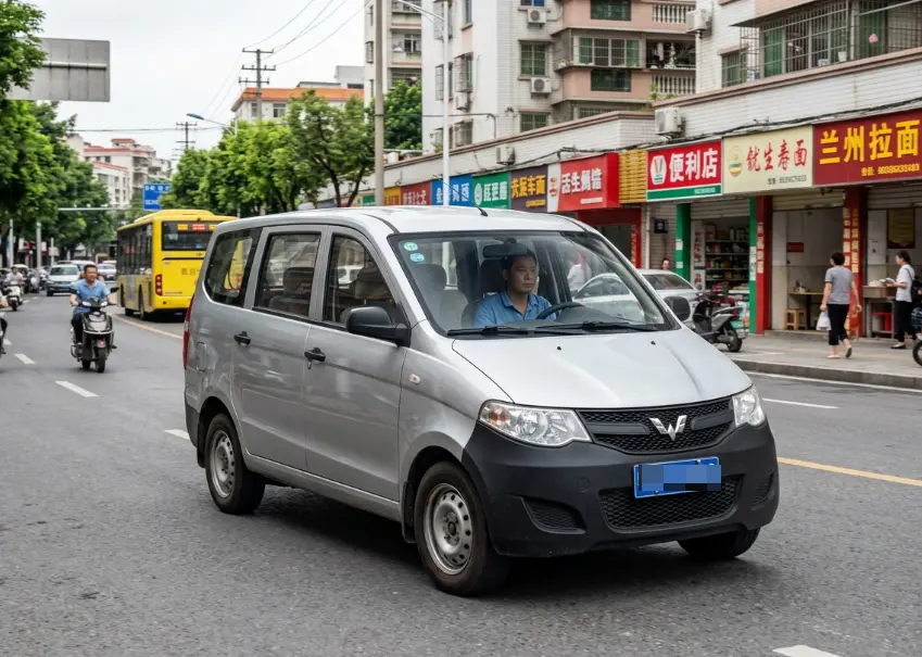 五菱宏光为什么被称为“最强商务车”？一篇讲透它的真实定位与购买逻辑 第1张
