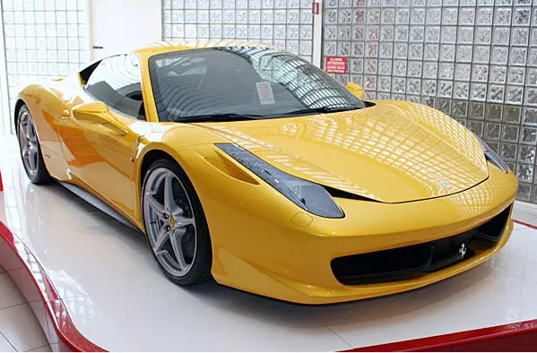 为什么十年过去了，法拉利 458 Italia 依然是无数男人的「终极梦中情车」？