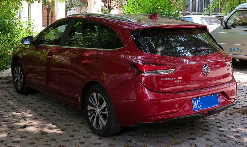 别克凯越旅行版：被低估的二手旅行车“试验田”，你的移动大床房值得买吗？ 第2张