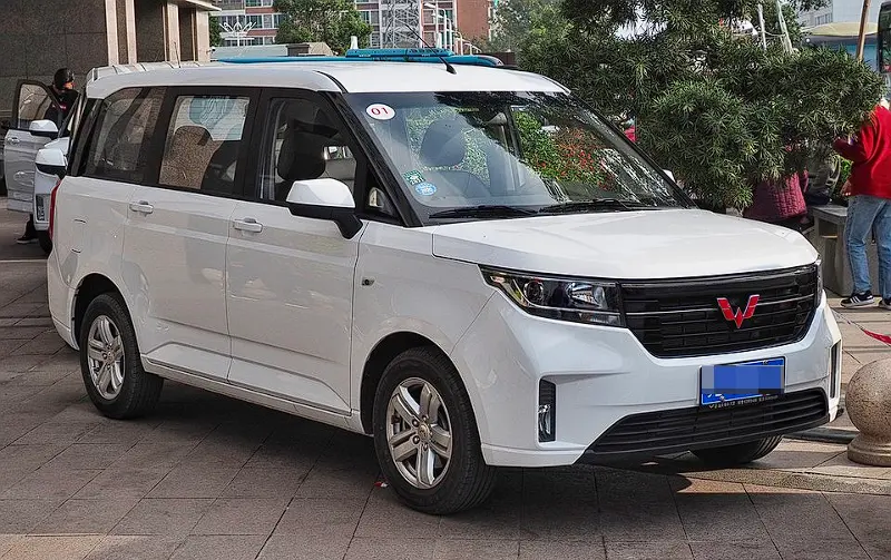 ​五菱宏光PLUS：为什么这款“平民路虎”，成了燃油工具车最后的绝唱？